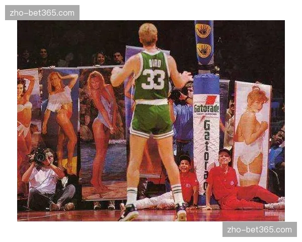 萨瑟防守梅里尔三分下肢接触漏吹，骑士错失三次罚球机会